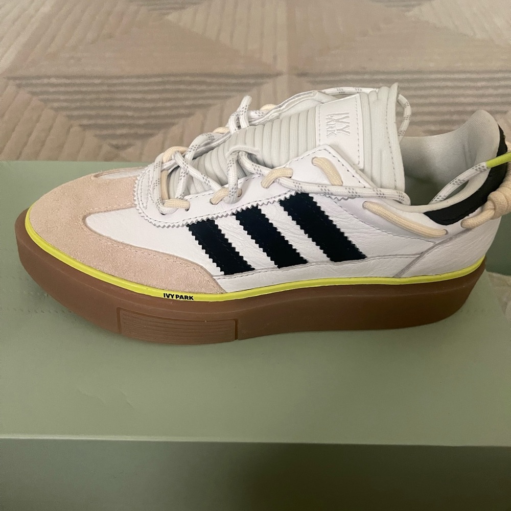 Ivy Park Super Sleek 72